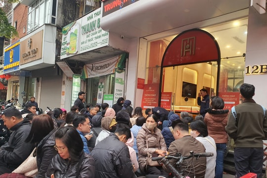 Giá vàng hôm nay 12/4/2026: Giá vàng SJC, nhẫn 9999, vàng nữ trang 24K 18K và giá vàng thế giới