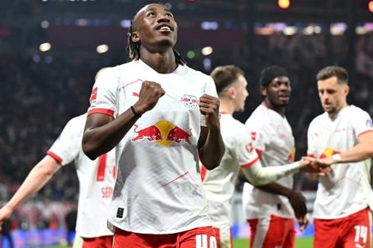 Man United dùng Jadon Sancho làm đòn bẩy chiêu mộ 'báu vật' Yan Diomande 100 triệu euro