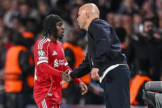 Arne Slot và bài toán cứu vãn hy vọng Top 5 của Liverpool: Thực lực hay lời trấn an gượng ép?