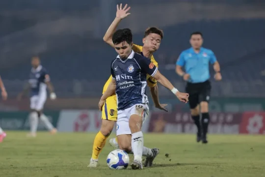 Thua SLNA, Đà Nẵng nguy cơ trở lại vị trí cuối bảng V-League; Yamal lại trình diễn 'ma thuật'