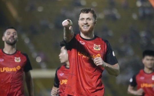Geovane và Văn Thuận tỏa sáng giúp Ninh Bình đánh bại Becamex TPHCM 2-1