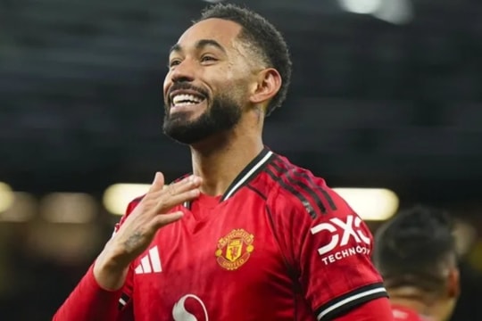 Man Utd đối đầu Leeds United: Thử thách cho Michael Carrick tại nhà hát Old Trafford
