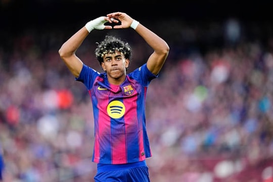 Lamine Yamal rực sáng giúp Barcelona đè bẹp Espanyol, chạm tay vào chức vô địch La Liga