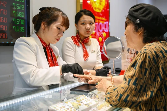 Giá vàng chiều nay 13/4/2026: Giá vàng SJC, giá vàng nhẫn 9999 và giá vàng thế giới