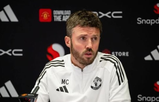3 bài toán nhân sự của Michael Carrick trong ngày MU tái đấu Leeds United