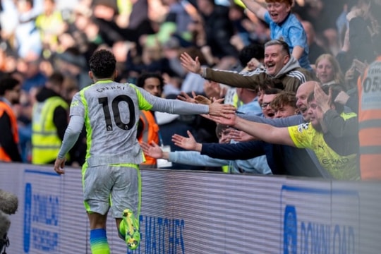 Rayan Cherki tỏa sáng rực rỡ, Man City đè bẹp Chelsea 3-0 tại Stamford Bridge