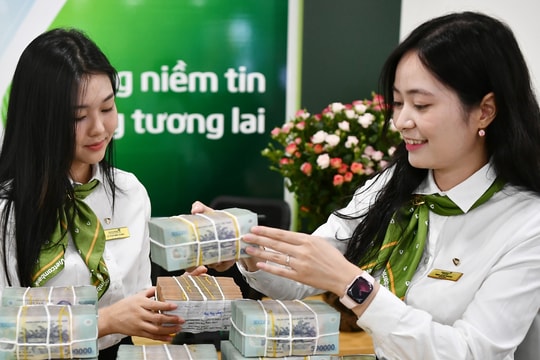 Lãi suất ngân hàng hôm nay 13/4/2026: Loạt ngân hàng lớn giảm đến 0,5%