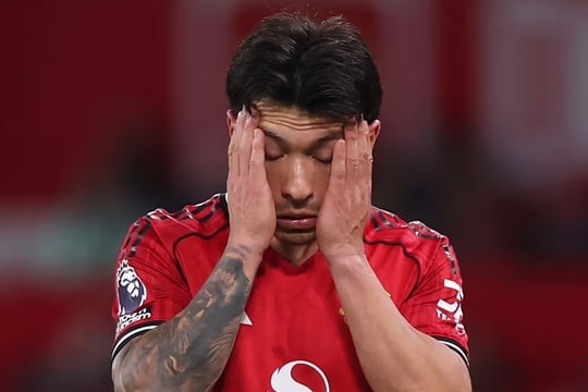 Tranh cãi thẻ đỏ của Lisandro Martinez: Carragher và Carrick công kích quyết định từ VAR