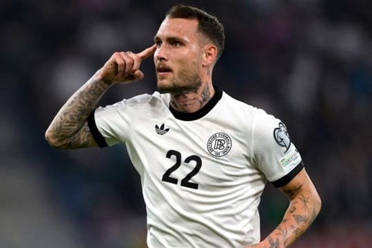 Arsenal săn đón Lewis Hall, Liverpool và MU tranh giành máy tạt David Raum