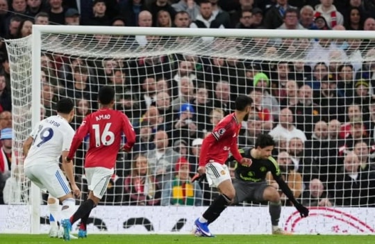 MU gục ngã 1-2 trước Leeds United: Thẻ đỏ nghiệt ngã và dấu chấm hết sau 45 năm