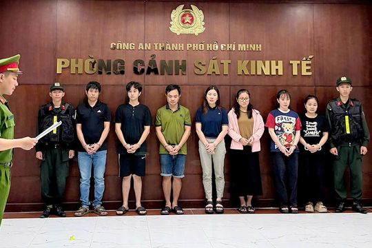 100 cảnh sát triệt phá đường dây đổ trộm hơn 20.000 tấn chất thải ra môi trường