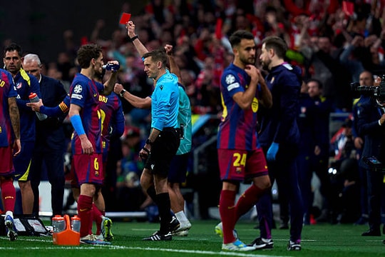 Barcelona dừng bước tại Champions League: Tại sao đây không phải thảm họa với Hansi Flick?