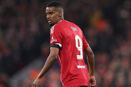 Liverpool gục ngã trước PSG: Canh bạc Alexander Isak và sai lầm nhân sự của Arne Slot