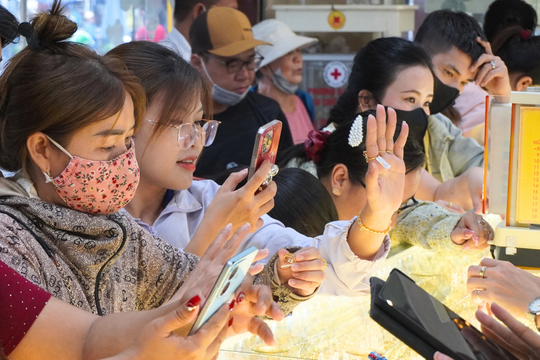 Giá vàng chiều nay 16/4/2026: Giá vàng SJC, giá vàng nhẫn 9999 và giá vàng thế giới