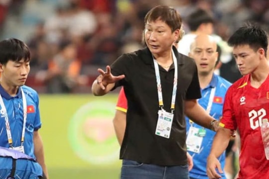 HLV Kim Sang-sik và bài toán lịch thi đấu 2026: Ưu tiên bảo vệ ngôi vương ASEAN Cup