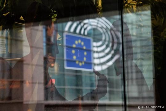 EU và NATO 'so găng' giành quyền kiểm soát quân sự hóa châu Âu