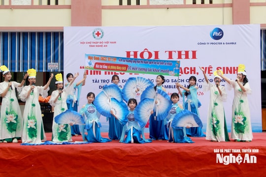 Học sinh Nghệ An sôi nổi thi tìm hiểu về nước sạch và vệ sinh