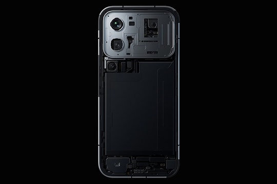 Xiaomi 18 Pro lộ ảnh render với nút AI chuyên dụng và màn hình phụ phía sau độc đáo