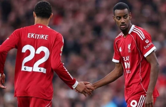 Liverpool mất Hugo Ekitike 9 tháng: Cơ hội cuối để Alexander Isak chứng minh giá trị 125 triệu bảng
