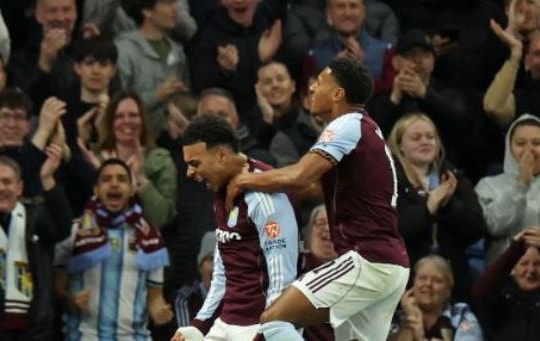 Ollie Watkins đi vào lịch sử, Aston Villa đè bẹp Bologna 4-0 để vào bán kết Europa League