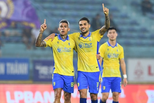 Hà Nội FC ngược dòng thắng Becamex TPHCM 4-2 nhờ cú đúp của Đỗ Hoàng Hên