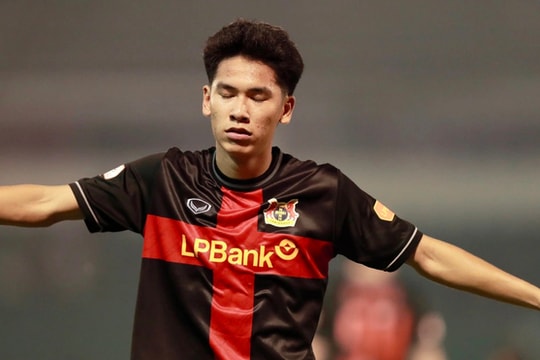 Sao U23 Việt Nam ghi bàn 3 trận liên tiếp cho Ninh Bình; Tottenham lún sâu khủng hoảng