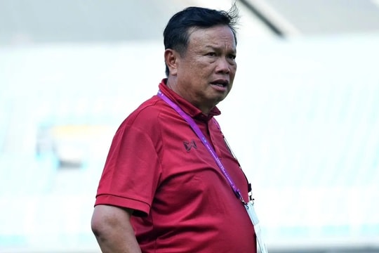 U17 Thái Lan thua sốc Lào 2-3, HLV Sirisak Yodyardthai lập tức từ chức