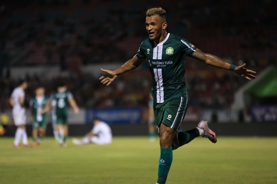 Alex Sandro lập cú đúp giúp Trường Tươi Đồng Nai đè bẹp Quảng Ninh 3-0