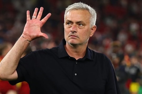 Real Madrid cân nhắc mời Jose Mourinho trở lại, Bayern Munich gia nhập cuộc đua chiêu mộ Morgan Rogers