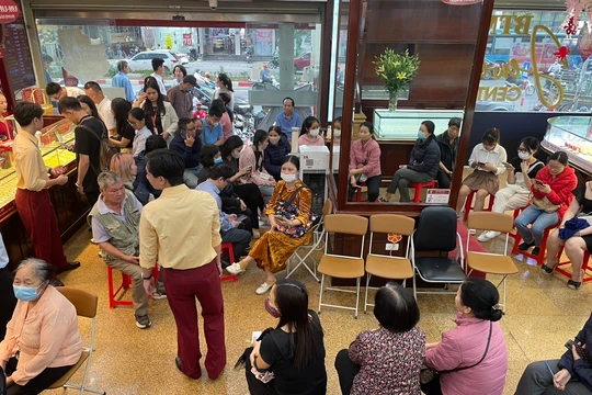 Giá vàng hôm nay 21/4/2026: Giá vàng SJC, nhẫn 9999, vàng nữ trang 24K 18K và giá vàng thế giới