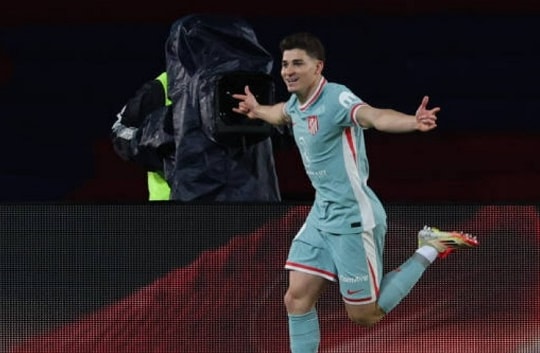 Arsenal đại chiến Barcelona vụ Julian Alvarez, MU săn tiền đạo 60 triệu bảng