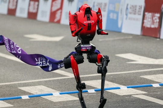 Robot hình người Trung Quốc phá kỷ lục bán marathon: Cuộc cách mạng về tốc độ và AI