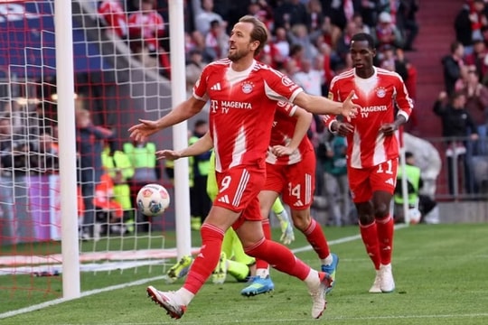 Bayern Munich ngược dòng hạ Stuttgart 4-2, chính thức đăng quang Bundesliga lần thứ 35