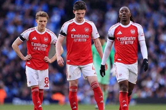 Thua Man City 1-2, vì sao Arsenal vẫn nắm quyền tự quyết trong cuộc đua vô địch?
