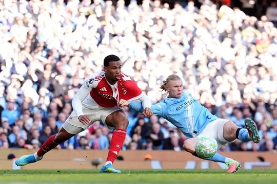 Gabriel Magalhaes gây thất vọng khi Arsenal để thua Manchester City 1-2 tại Etihad