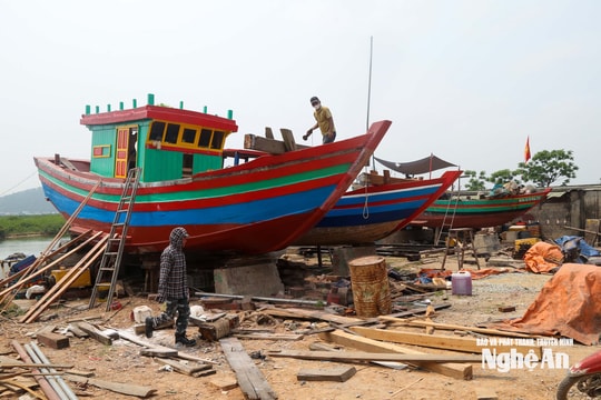 Nỗi lo ở làng nghề đóng tàu Trung Kiên 700 năm tuổi