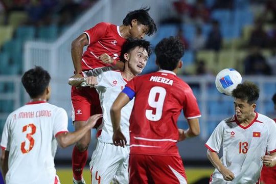 U17 Việt Nam tiễn chủ nhà Indonesia rời giải Đông Nam Á: Lời cảnh tỉnh về đào tạo trẻ