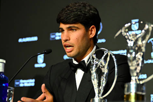 Carlos Alcaraz đoạt giải Laureus 2026 và nỗi lo bỏ lỡ Roland Garros vì chấn thương