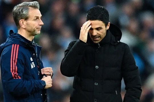 Arsenal và bóng ma lịch sử: 7 cú sụp đổ tàn khốc nhất Ngoại hạng Anh