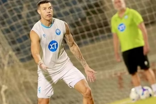Tiến Linh tịt ngòi 14 trận, hiệu suất ghi bàn ngang trung vệ Lucas Alves