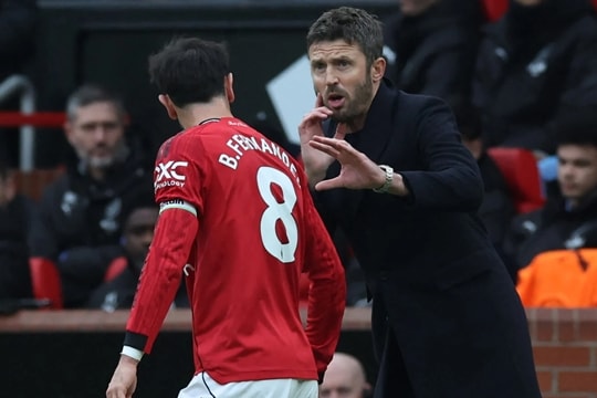 Bruno Fernandes bùng nổ dưới thời Michael Carrick: Sửa sai chiến thuật cho Ruben Amorim