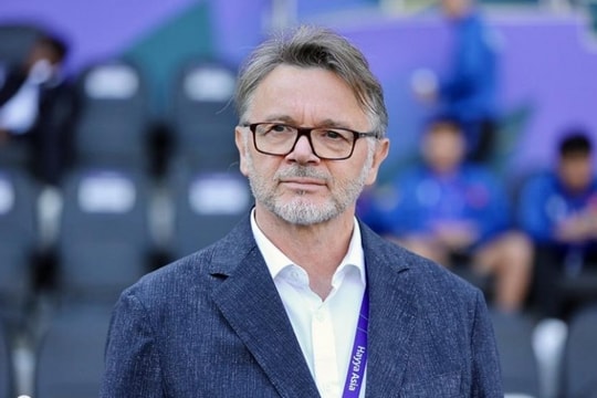 HLV Troussier có thể trở lại Việt Nam, Real Madrid tìm lại chiến thắng