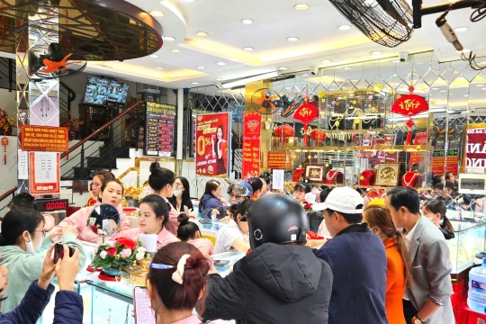 Giá vàng chiều nay 22/4/2026: Giá vàng SJC, giá vàng nhẫn 9999 và giá vàng thế giới