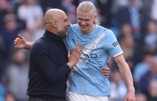 Pep Guardiola phản pháo Wayne Rooney: Ăn mừng trước Arsenal không hề thái quá