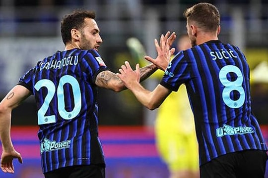 Calhanoglu và Sucic rực sáng giúp Inter Milan ngược dòng hạ Como vào chung kết Coppa Italia