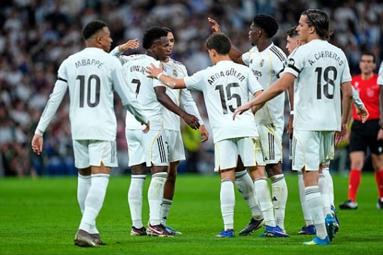 Real Madrid 2-1 Alaves: Mbappe giải cơn khát bàn thắng và lời xin lỗi từ Vinicius