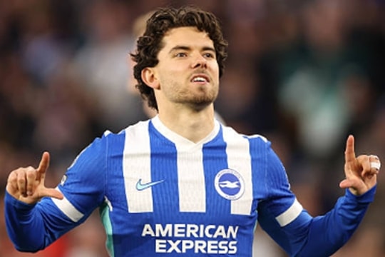 Brighton vùi dập Chelsea 3-0: Ferdi Kadioglu rực sáng khiến The Blues lún sâu vào khủng hoảng