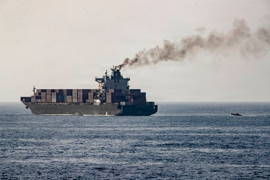 Căng thẳng Mỹ - Iran: Tehran kiên quyết đóng eo biển Hormuz, bắt giữ thêm 2 tàu thương mại