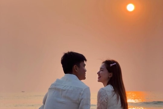 Hòa Minzy phản hồi về việc chia sẻ hình ảnh đời tư cùng Đại úy Thăng Văn Cương