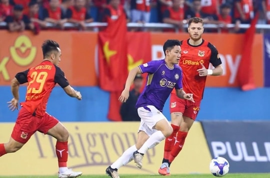 Hà Nội FC đánh bại Ninh Bình 3-2 trong màn rượt đuổi tỷ số kịch tính tại V-League